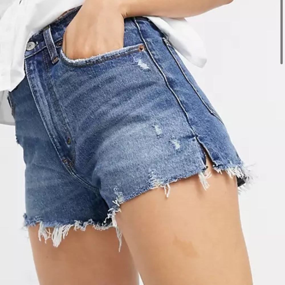ABERCROMBIE & FITCH - The Cutoff Short Curve Love